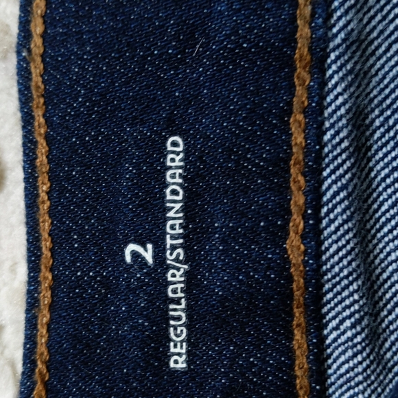 Old Navy Semi-Fitted Stretch Extensible Cuff Jean Shorts 2R Blue - Picture 3 of 16